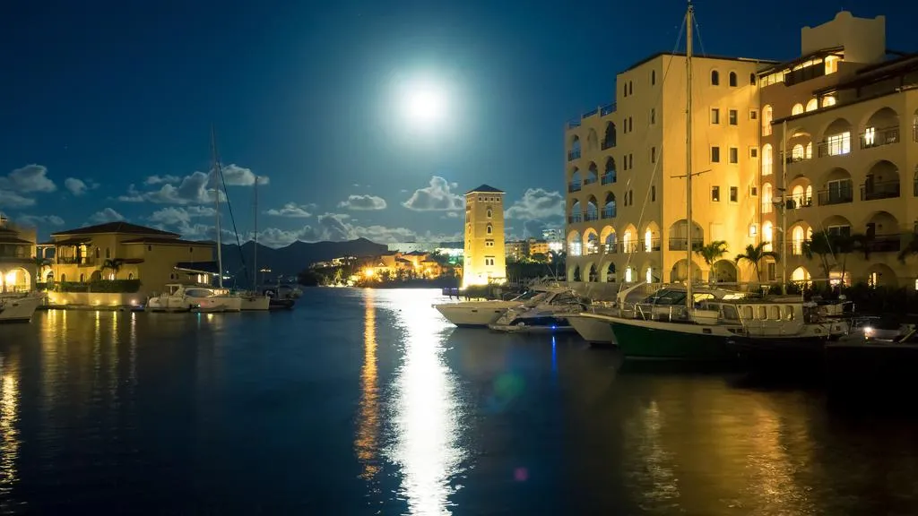 Moonlight over the Porto Cupecoy marina at night